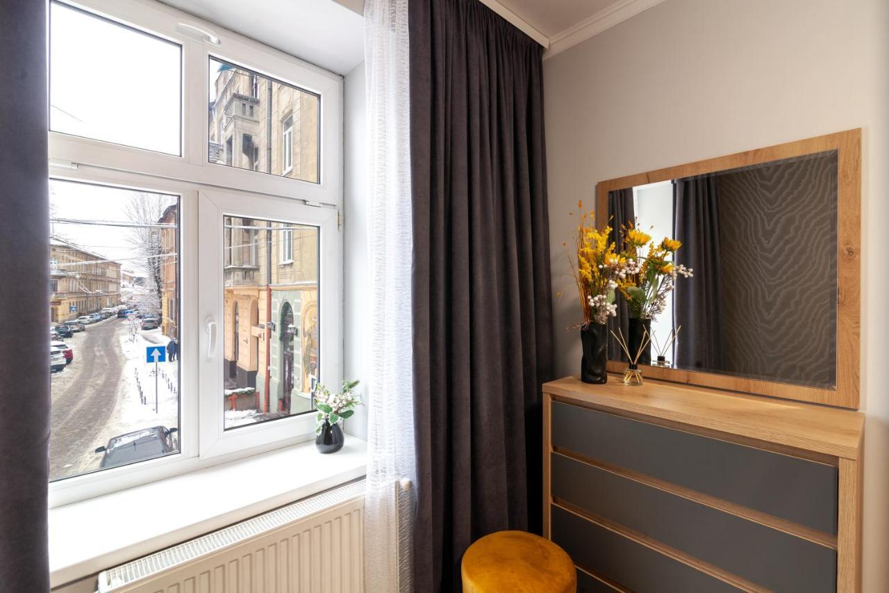 Alfa Apartments Kniazia Leva 2 リヴィウ エクステリア 写真