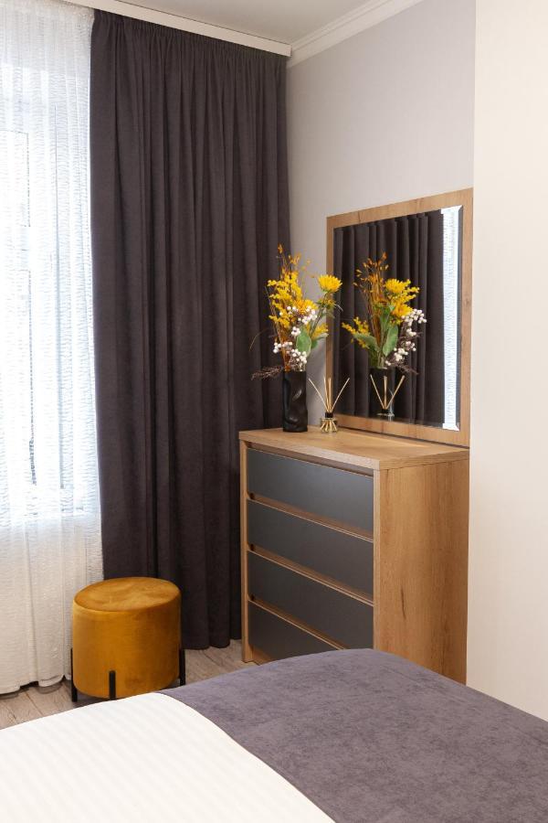 Alfa Apartments Kniazia Leva 2 リヴィウ エクステリア 写真
