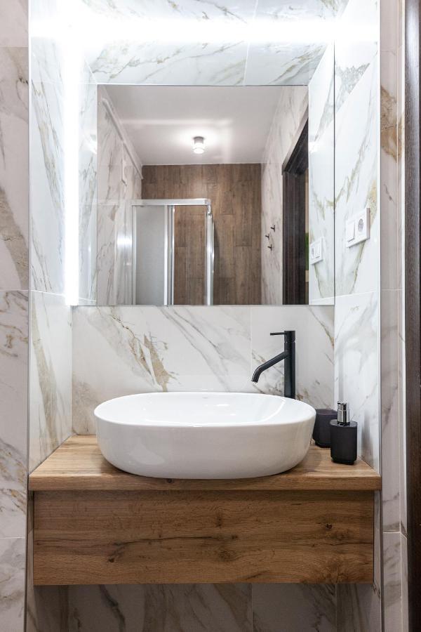 Alfa Apartments Kniazia Leva 2 リヴィウ エクステリア 写真