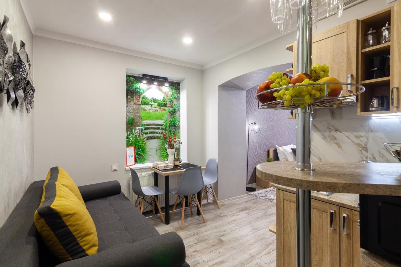 Alfa Apartments Kniazia Leva 2 リヴィウ エクステリア 写真