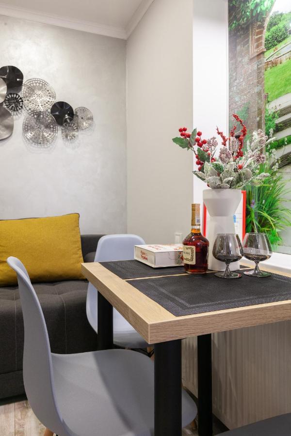 Alfa Apartments Kniazia Leva 2 リヴィウ エクステリア 写真