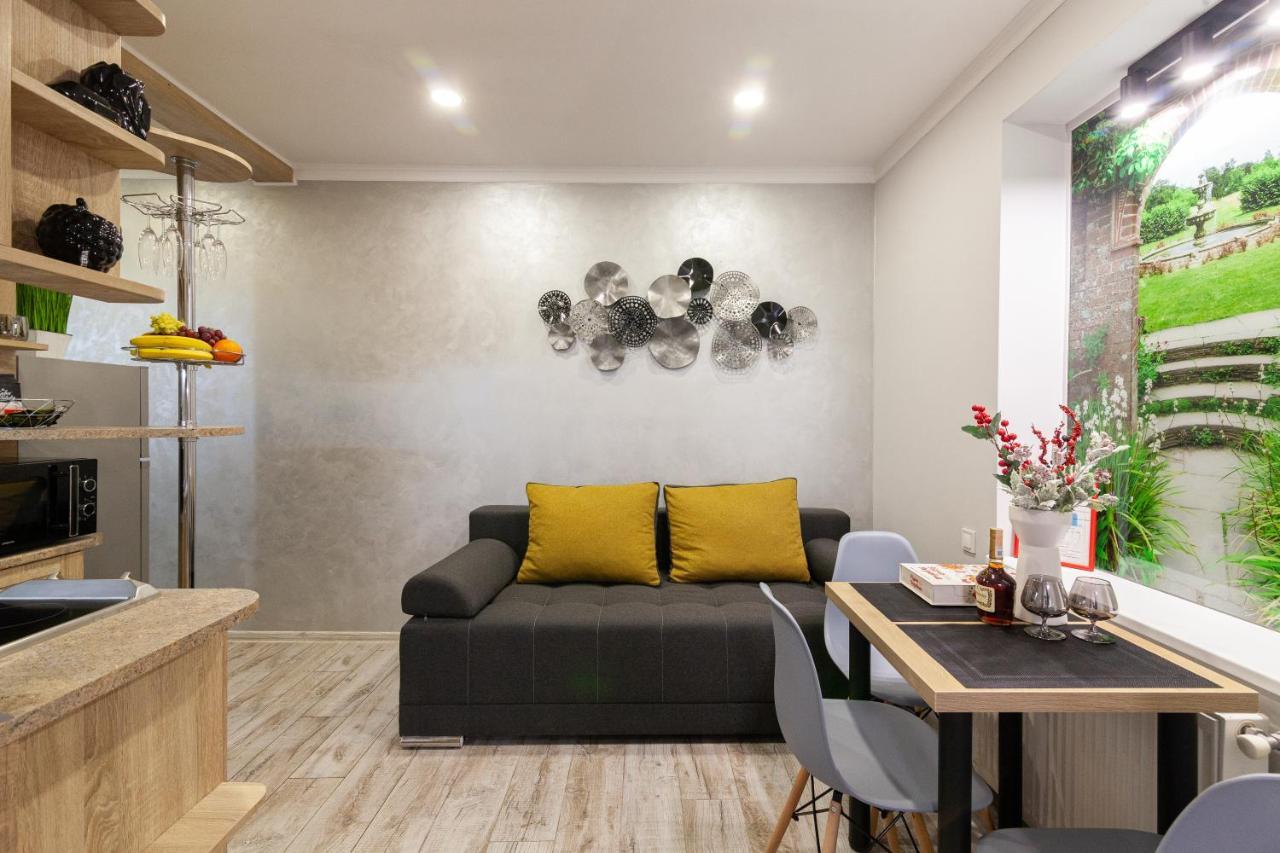 Alfa Apartments Kniazia Leva 2 リヴィウ エクステリア 写真