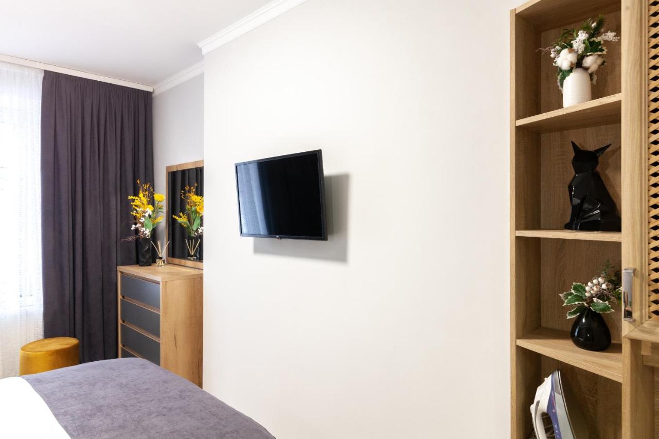Alfa Apartments Kniazia Leva 2 リヴィウ エクステリア 写真