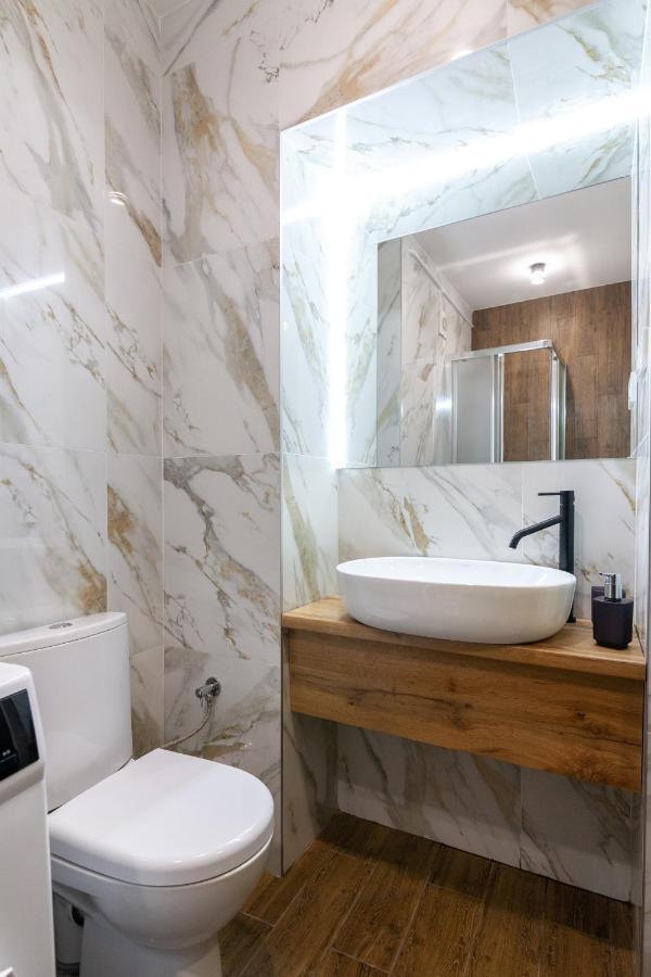 Alfa Apartments Kniazia Leva 2 リヴィウ エクステリア 写真